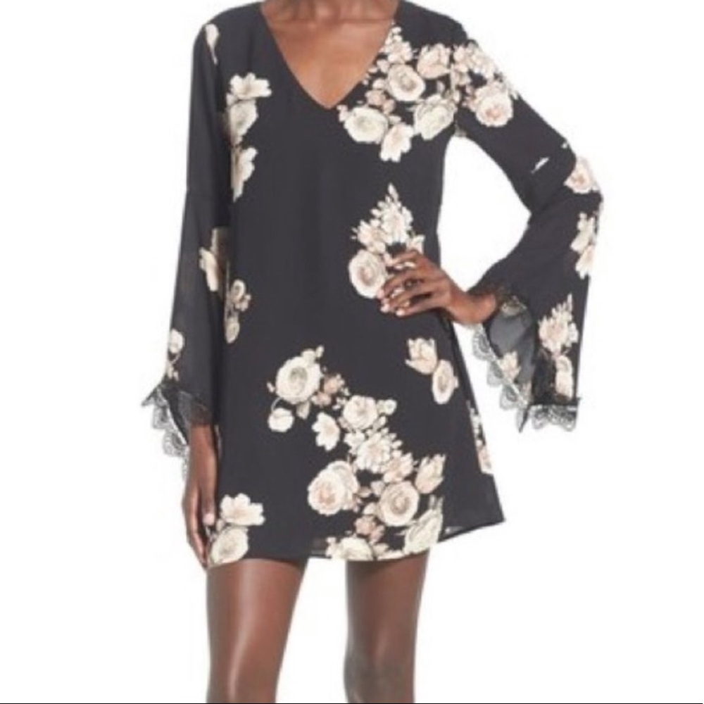Astr the Label Floral Bell Sleeves Babydoll Shift Mini Dress